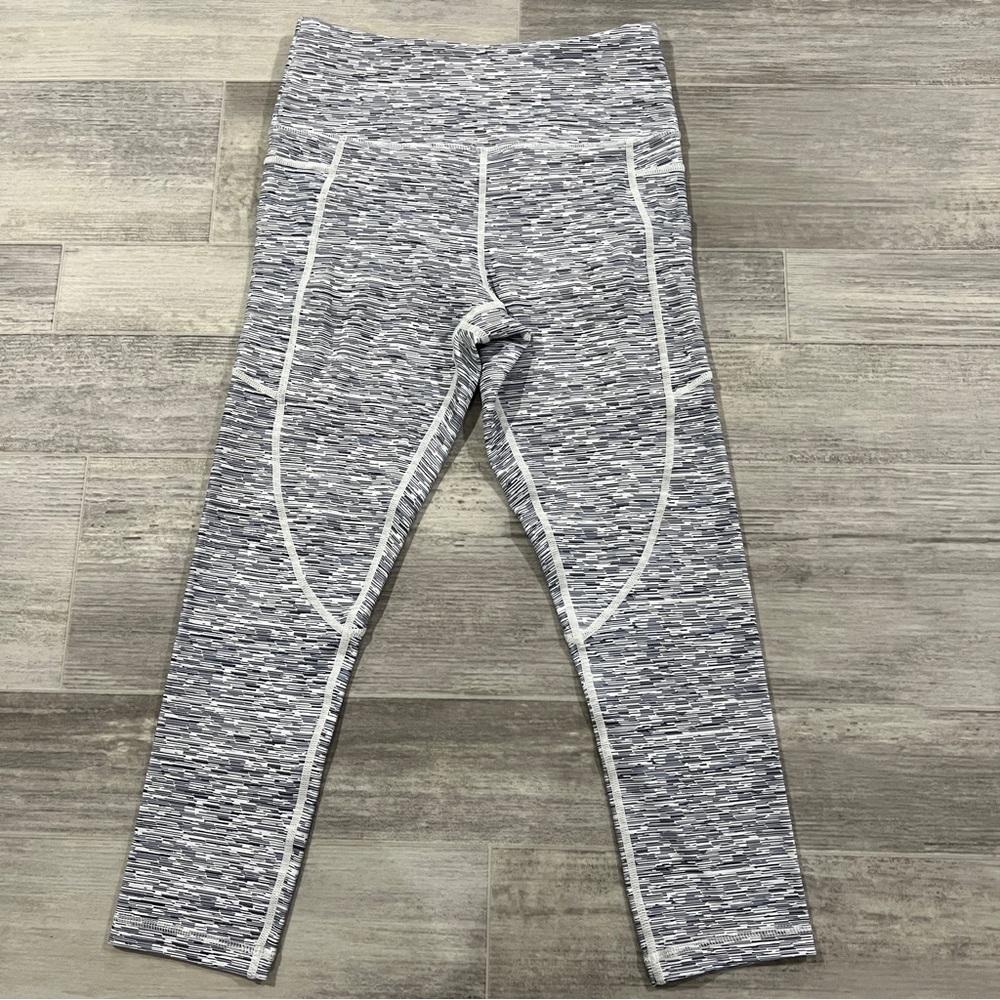 Zyia Active Level Light n Tight‎ Capri Cropped Pockets gray leggings women's 4